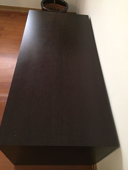 Mesa de apoio / móvel para sala em wengé