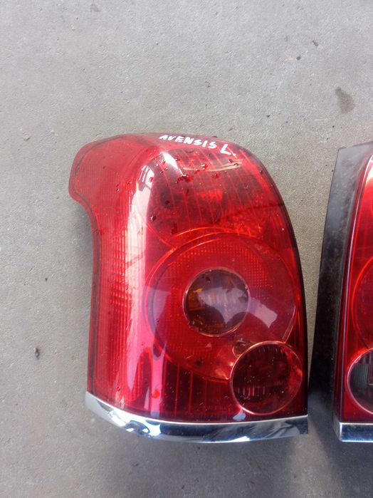 Avensis T25 kombi lampa tył Europa