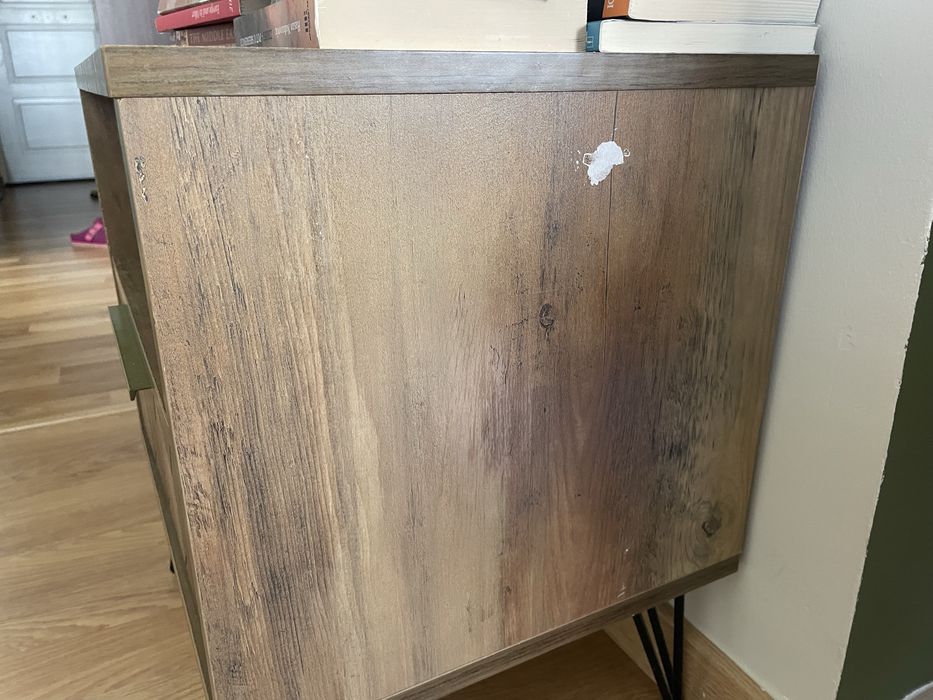 Mesa de cabeceira com gaveta