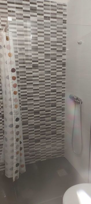 Quarto para arrendar em moradia – Matosinhos, Custóias (próximo ao metro)