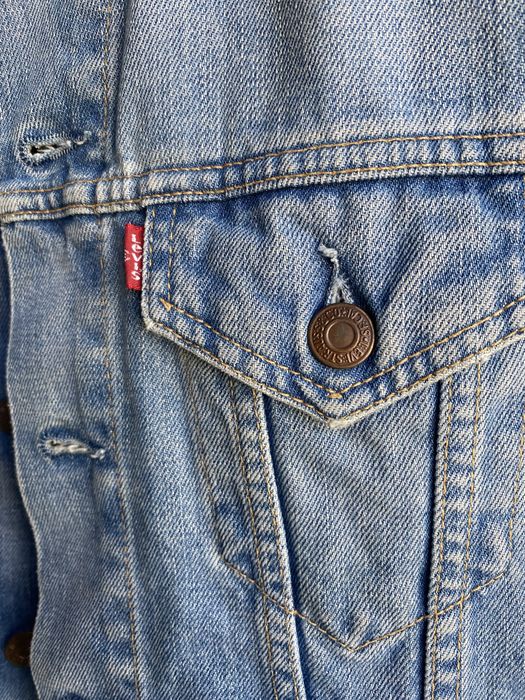 Kurtka jeansowa z kieszeniami jasny jeans oryginał Levi’s M 38