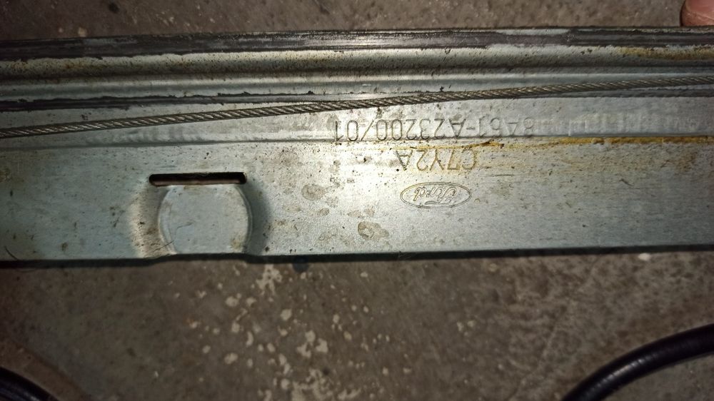 Fiesta MK7 podnośnik szyby prawy przód