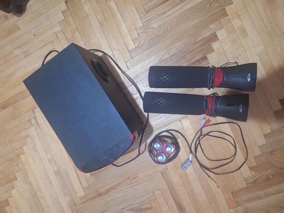 Сабвуфер з колонками