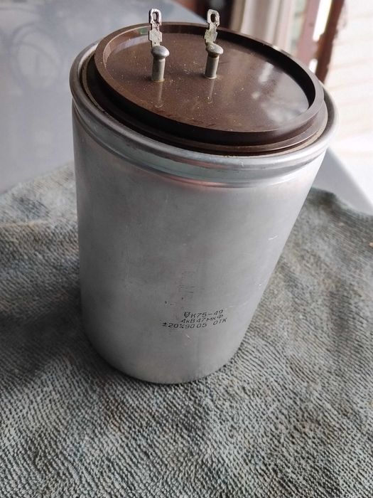 Конденсатор К75-49