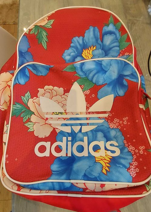 Mochila Adidas estado razoável