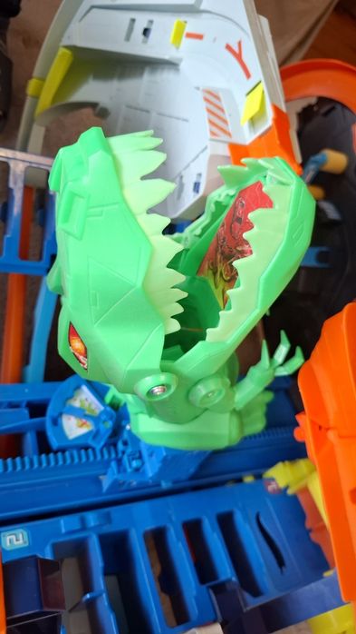 Hot Wheels Mega garaż T-rexa GJL14 polecam
