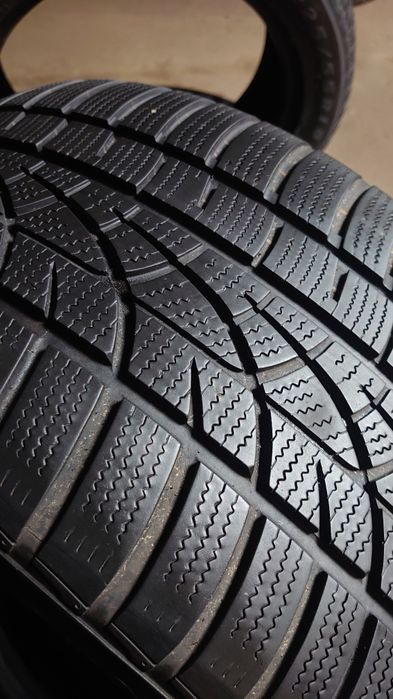 Пара зимних шин резина Hankook Winter i'cept evo RUNFLAT 245/50 r18