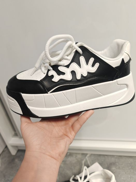 Buty na wysokiej podeszwie 41