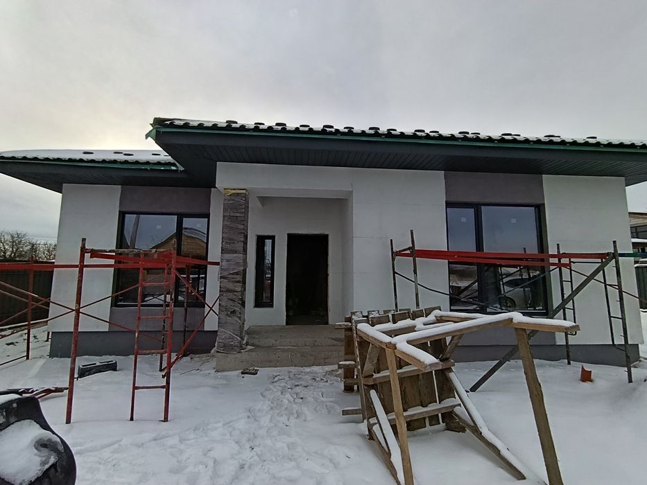 Новий будинок в передмісті Києва, Є-ОСЕЛЯ