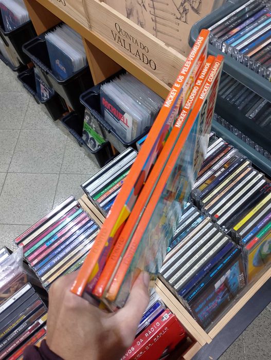 Mickey Corsário, Escudeiro de Ivanhoe, Peles Vermelhas 3 Livros