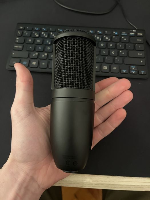 Par (2) AKG P120 Condensador 100€ PELOS DOIS
