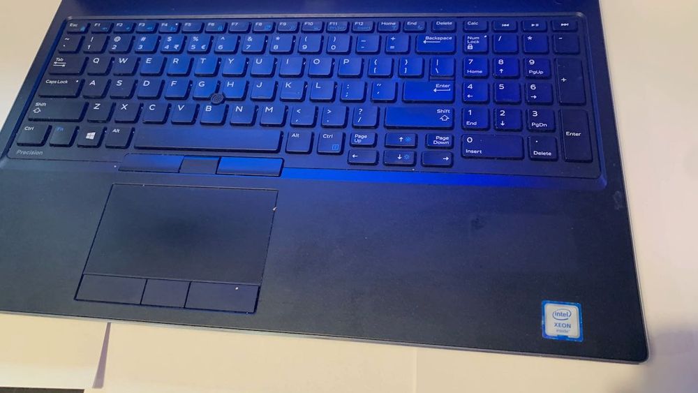 Dell Precision 7530 mobilna stacja robocza Xeon 64GB/1TB Quadro P3200 4GB
