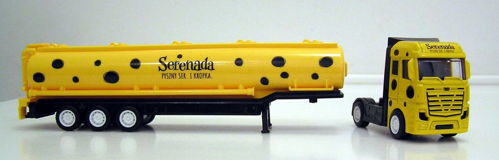 model ciężarówki - cysterna - Serenada