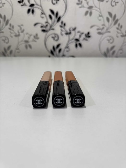 Стійкі коректори для обличчя Chanel