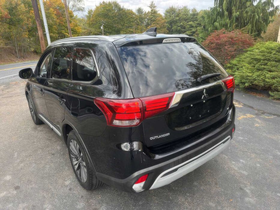 Mitsubishi Outlander SEL      2020