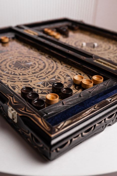 Шикарні дерев'яні різьблені нарди з дерева ручної роботи