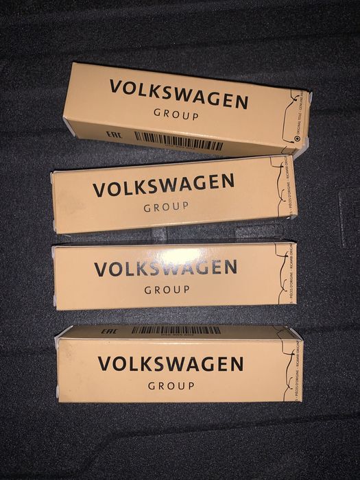 Свічки запалювання VAG 05E905602