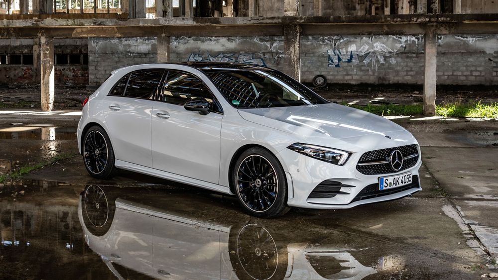 Mercedes A Klasa Hatchback 2018 biały prawy bok