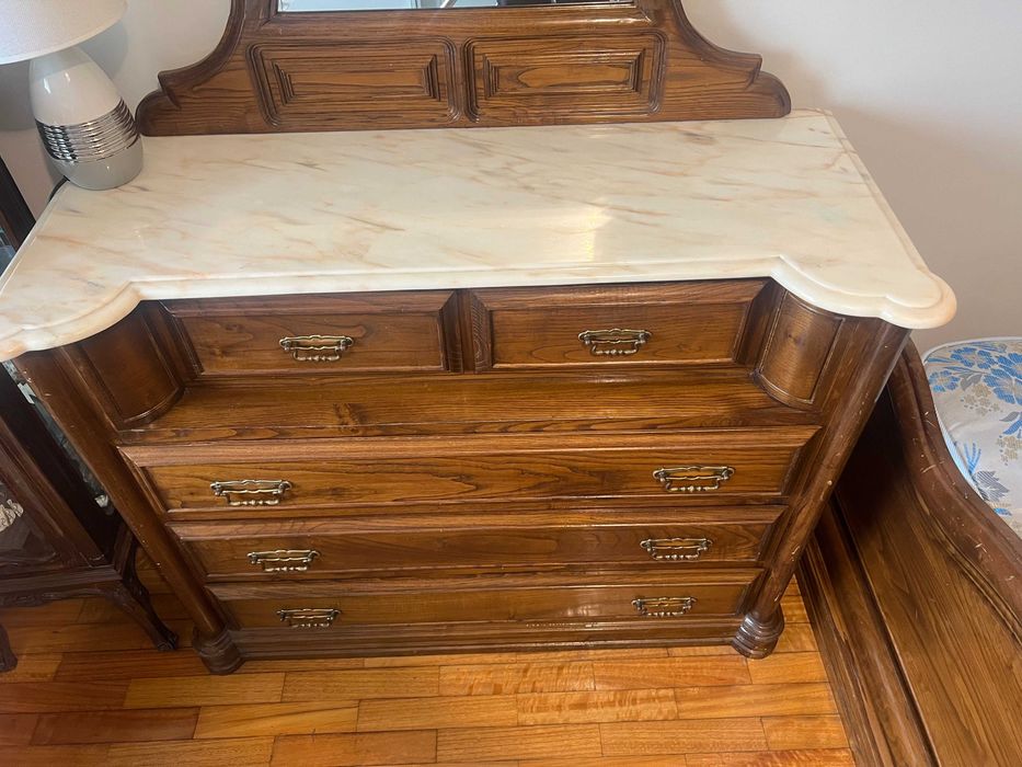 Vendo Quarto de Casal em Madeira Maciça com Mármore