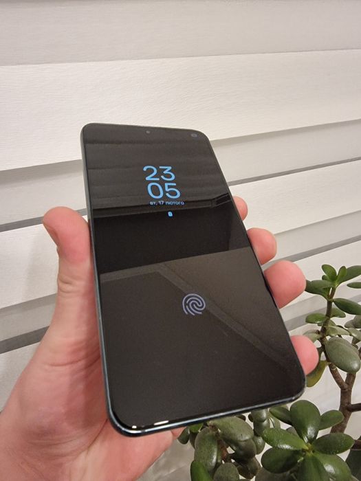 Samsung Galaxy S22 8/128 120hz + Carbon Cover