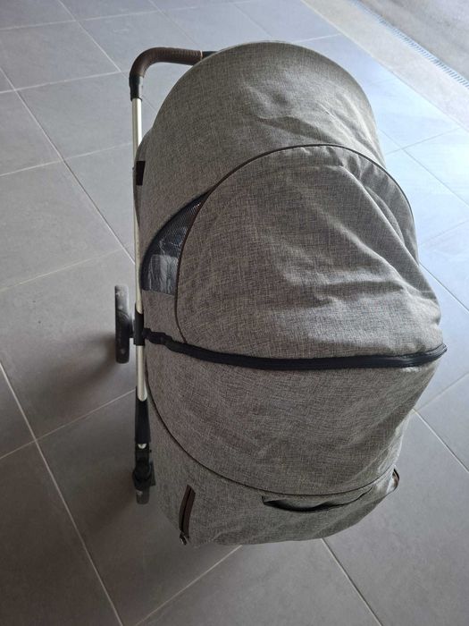 Carrinho de bebé usado