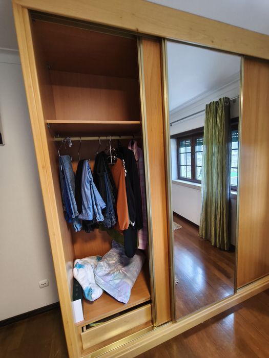 Roupeiro quarto com espelho