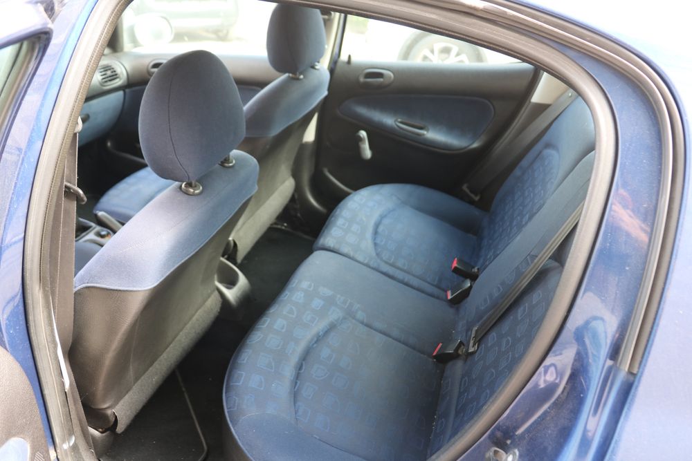 Peugeot 206 , 1100 a gasolina