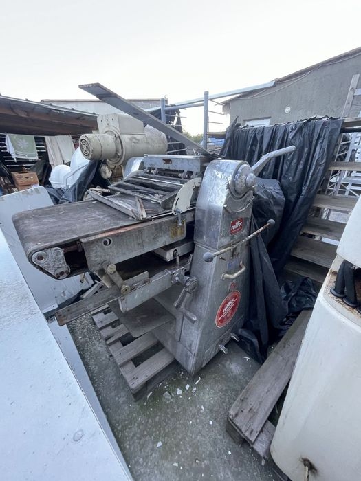 Кухня тестомеси  потрібно срочно продати