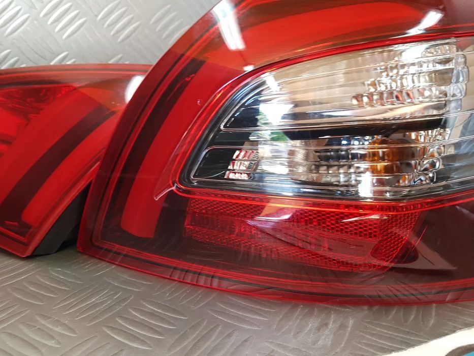 Farolim Farolins Peugeot 308 II direito e esquerdo modelo em carro