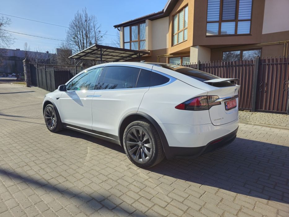 Tesla Model X  75D Європа не битий Intel