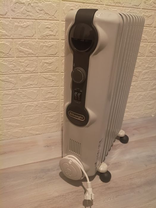 Grzejnik olejowy DeLonghi TRRS0920 Radia S 2000W 9 żeberek
