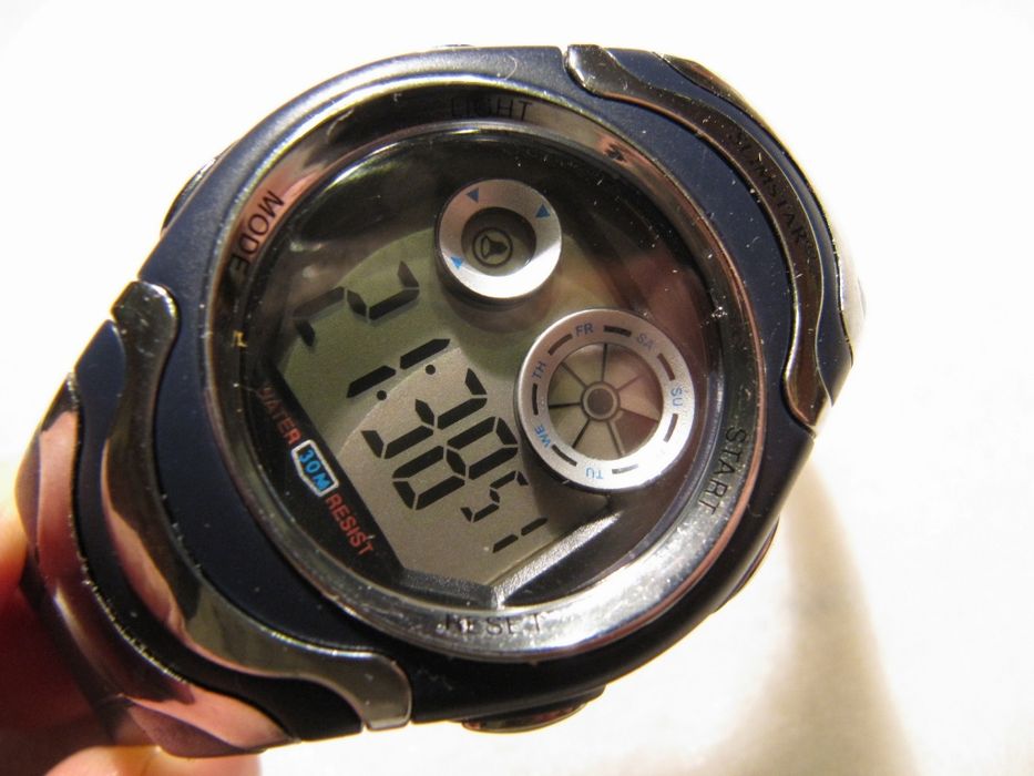 Часы электронные SLIMSTAR в ударопрочном корпусе, водозащита WR-30