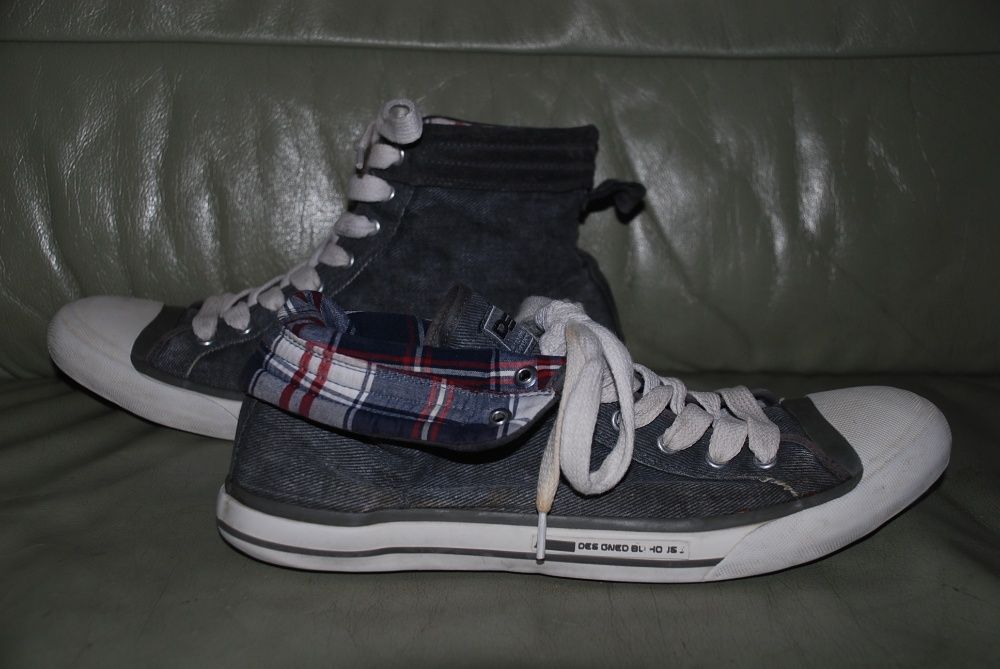 Trampki House. r. 44