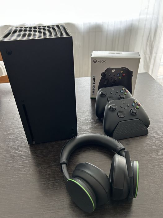 Xbox Series X 1TB + 2 pady + słuchawki + stacja ładująca