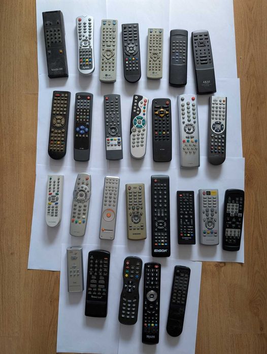 Piloty do dekoderów, magnetowidów, TV, DVD, CD, audio i inne