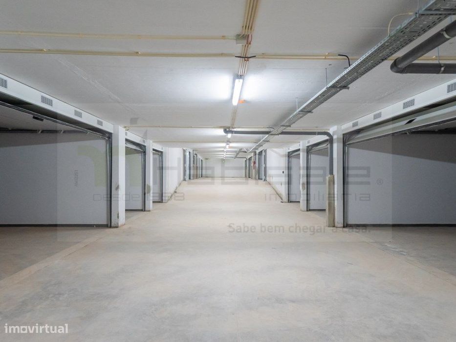 T2 com Terraço e Box em Condomínio de Luxo com Piscina, Ginásio e S...