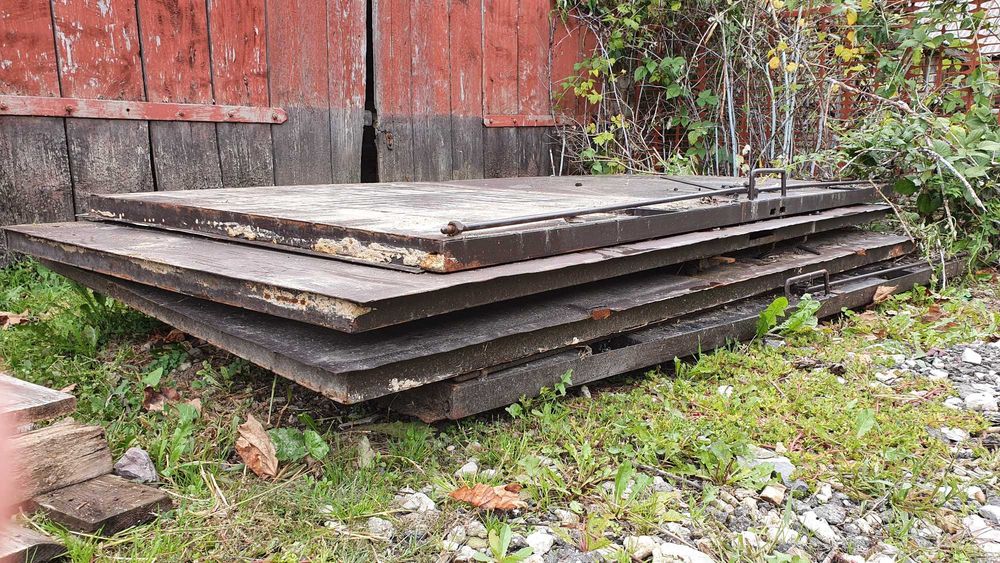 Brama garażowa dwuskrzydłowa  (stalowa,ocieplana)