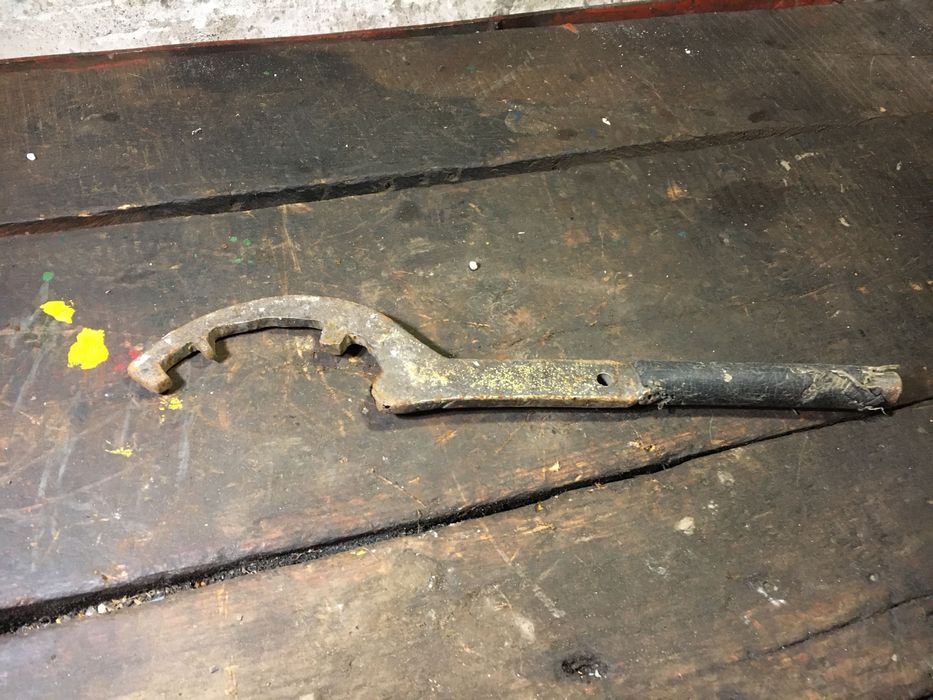 Продам Ключ шлицевой ключ полумесяц мощный СССР