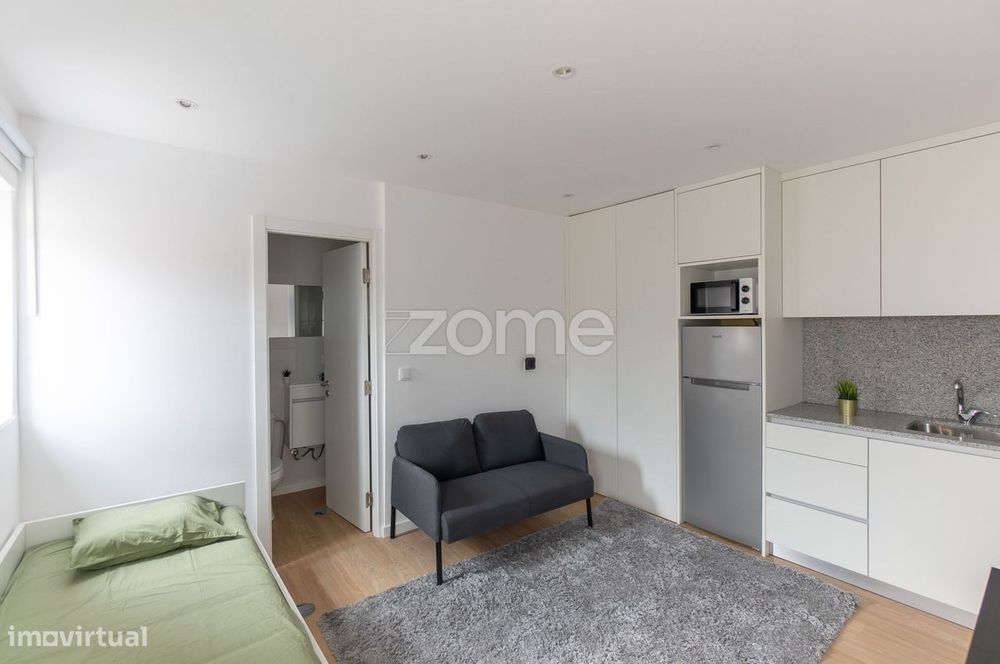 Conjunto de 3 casas independentes em Canelas