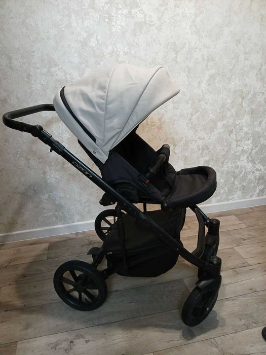 Продам каляску 2 в 1. В комплекті дощовик, москітна сітка.