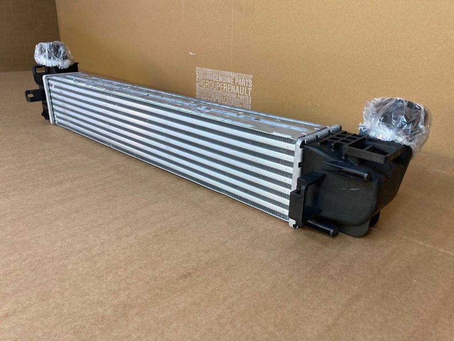 Радіатор інтеркуллер на Renault Megane 3 Scenic 3 / Grand Scenic 3