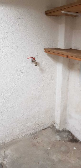 Arrenda-se garagem fechada - box