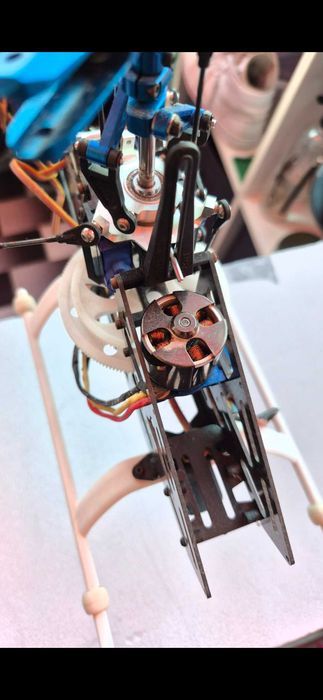 Helicóptero RC Telecomandado Hirobo Embla 450 – Estrutura Carbono