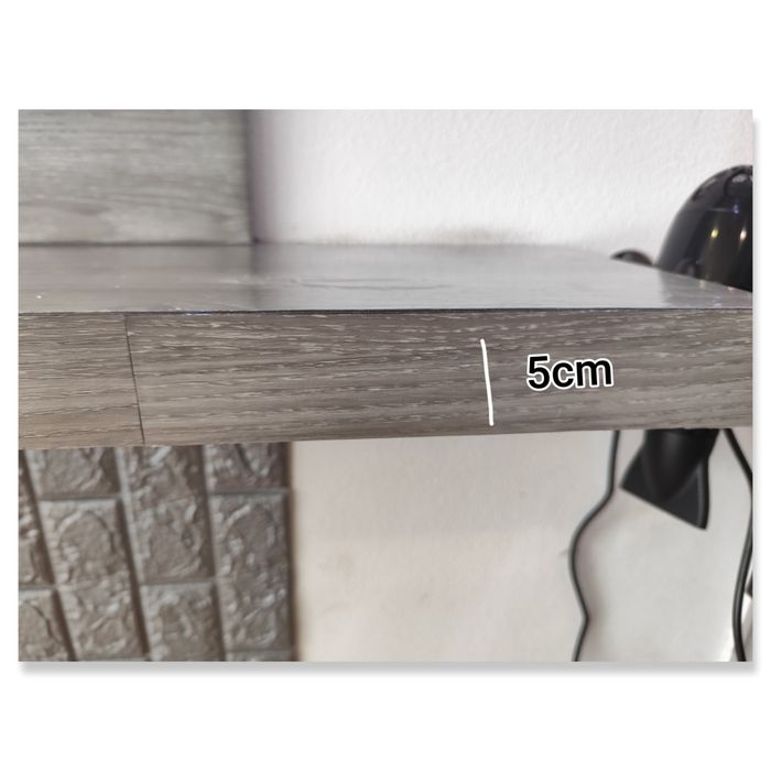 Vendo 2 prateleiras 20€ cada uma disponível para Abril