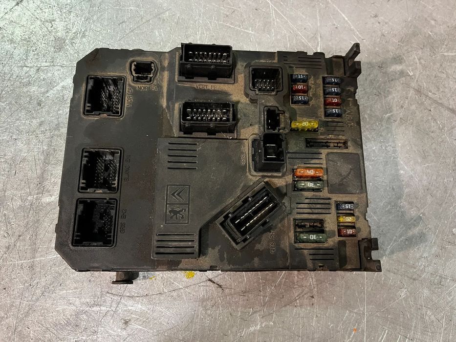 Modulo Bsi / Caixa fusiveis Citroen C3 S118085200 9650585780