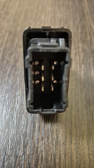 Кнопки стеклоподъемника