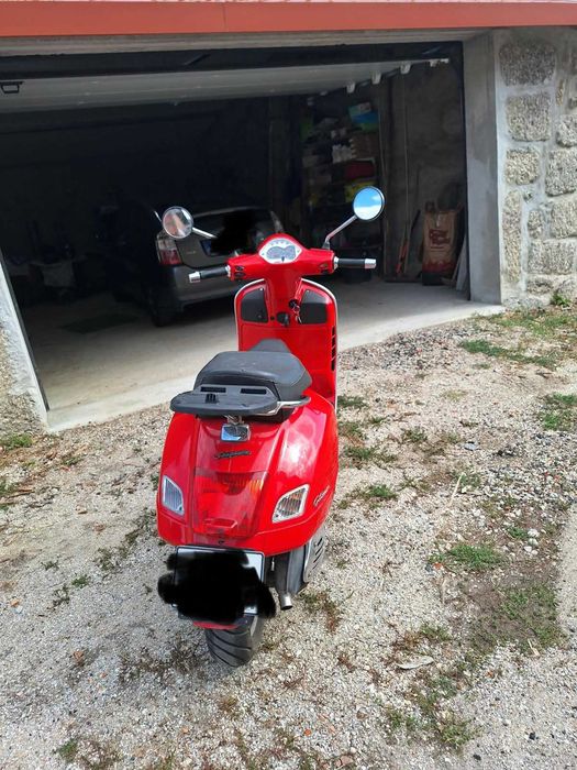 Piaggio Vespa GTS Super 125