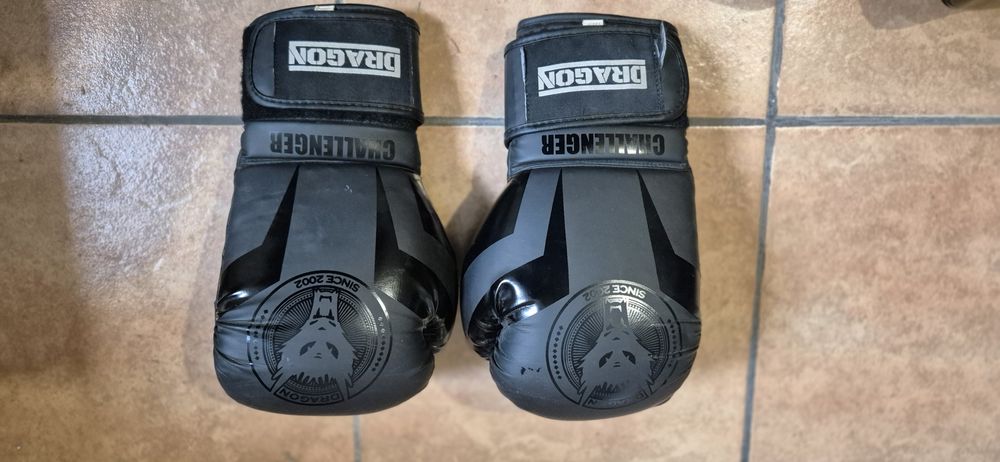 Sprzedam Rękawice bokserskie octagon.