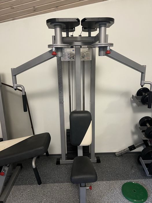 Спортивне обладнання. Тренажери. Бігова доріжка. Орбітрек.