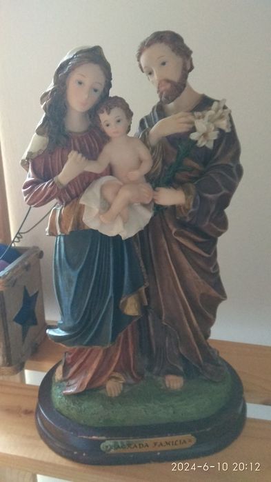 Figura de nossa senhora e sagrada família